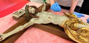 XIX-wieczny drewniany krucyfiks, który został przekazany Muzeum Zamkowemu w Malborku. Drewniana figura Jezusa Chrystusa na krzyżu