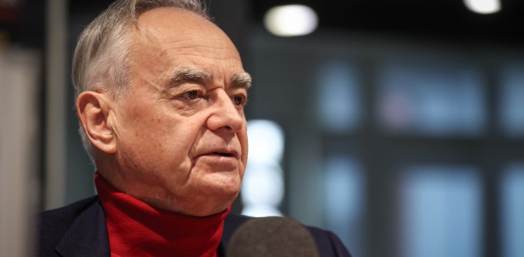 Zbigniew Canowiecki w studiu Radia Gdańsk