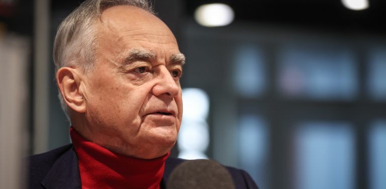 Zbigniew Canowiecki w studiu Radia Gdańsk