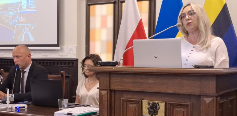Jedynym mieszkańcem powiatu chojnickiego, który wziął udział w debacie nad raportem o stanie powiatu była Angelika Sobkowiak (na zdjęciu z prawej)