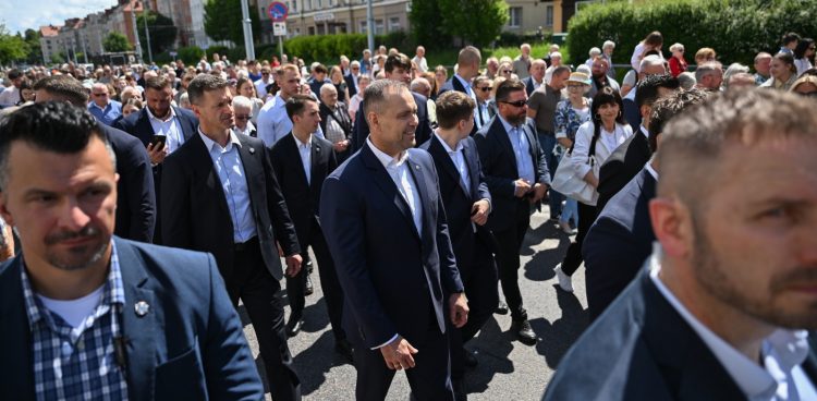 Prezydent RP Karol Nawrocki uczestniczy w procesji Bożego Ciała w Gdańsku (fot. PAP/Adam Warżawa)