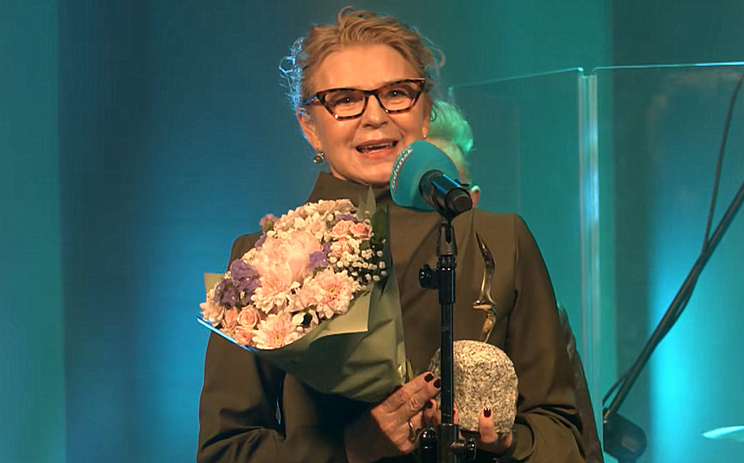 doktor Barbara Kamińska ze statuetką Radiowej Osobowości Roku Radia Gdańsk