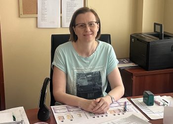 Dr n. med. Patrycja Harat-Smętek, koordynator Oddziału Pediatrycznego w słupskim szpitalu, siedzi przy biurku w gabinecie. W Szpitalu Wojewódzkim w Słupsku lekarze z Oddziału Pediatrycznego wdrażają oddolną inicjatywę mającą na celu walkę z otyłością dziecięcą