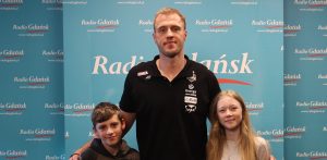 Mikołaj Witliński z Twórczymi Dzieciakami (Fot. Radio Gdańsk/Piotr Puchalski)