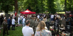 Cmentarz Garnizonowy - ceremonia poświęcenia symbolicznego nagrobka ppor. Zdzisława Badochy