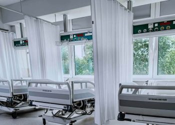 Łóżka na zmodernizowanym oddziale kardiologicznym w Kociewskim Centrum Zdrowia
