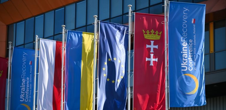 Flagi Polski, Ukrainy, Unii Europejskiej, Gdańska oraz Konferencji na Rzecz Odbudowy Ukrainy
