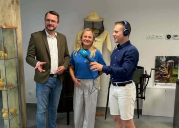 Michał Piotrowicz, Izabela Wrona i Mateusz Czerwiński w Muzeum Miodu i Pszczelarstwa