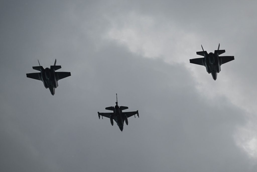 Polskie F-35 wykonują uroczyste przeloty nad Gdańskiem, Warszawą i Krakowem w ramach wydarzenia „Powitanie z Polską”