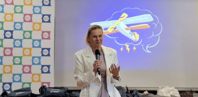 Minister Edukacji spotkała się z finalistami Odysei Umysłów w Zespole Szkół Morskich w Gdańsku
