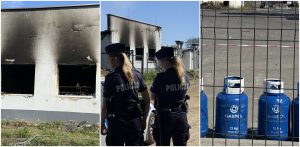 Trzyczęściowy kolaż zdjęć przedstawiający zniszczenia po pożarze zakładu w Charnowie. Na lewym zdjęciu widoczna jest osmalona, pokryta czarną sadzą elewacja budynku z wypalonymi, pustymi otworami okiennymi. Środkowy kadr przedstawia dwie policjantki w ciemnych mundurach stojące tyłem do obiektywu, które obserwują i zabezpieczają teren przed częściowo spalonym budynkiem produkcyjnym. Po prawej stronie, za metalowym ogrodzeniem z siatki, stoi rząd niebieskich butli gazowych marki Gaspol o pojemności 11 kg