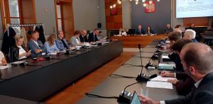 Radni Pruszcza Gdańskiego głosują nad wotum zaufania dla burmistrza