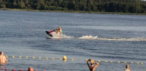 Skuter wodny na Jeziorze Charzykowskim