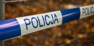 Taśma policyjna zabezpieczająca miejsce zdarzenia