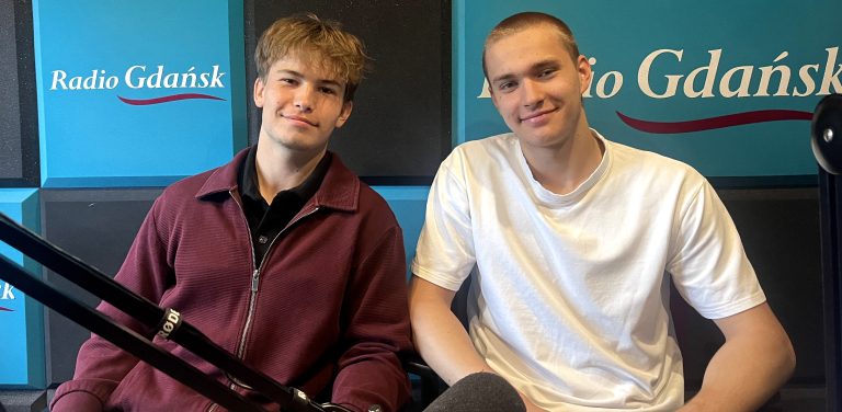 Michał Stefanowski i Aleksander Białas. Słupscy uczniowie oraz działacze młodzieżowi w słupskim studiu Radia Gdańsk