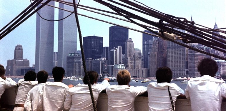Uczestnicy Operacji Żagiel ’76 na pokładzie „Daru Pomorza” podczas transatlantyckiej wyprawy. Fot. Paweł Medycki