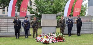 Podczas uroczystości przy pomniku „W hołdzie ofiarom – Polonii Gdańskiej” na cmentarzu na Zaspie w Gdańsku uczczono Dzień Pamięci Ofiar Niemieckich Nazistowskich Obozów Koncentracyjnych i Obozów Zagłady