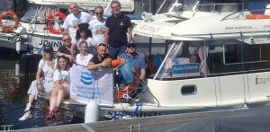 Uczestnicy rejsu Radia Gdańsk na pokładzie houseboata