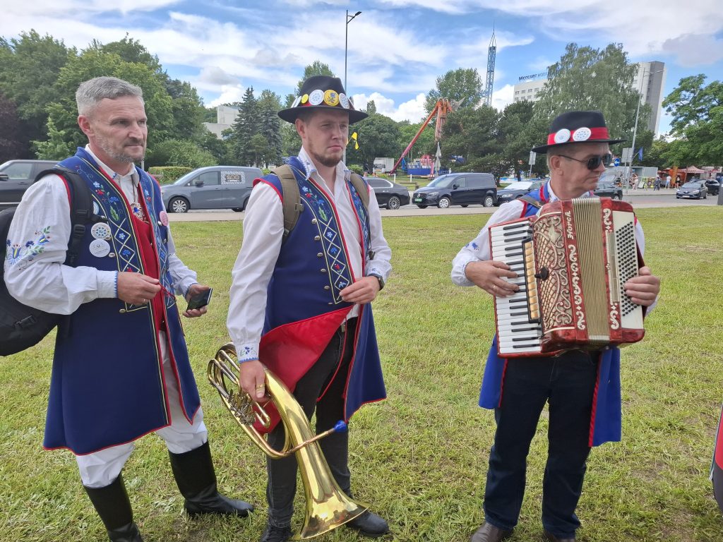 Na zdjęciu członkowie Kapeli z Wielkiego Pola