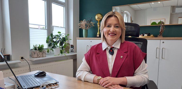 Na zdjęciu widać Burmistrz Debrzna Martę Urbańską