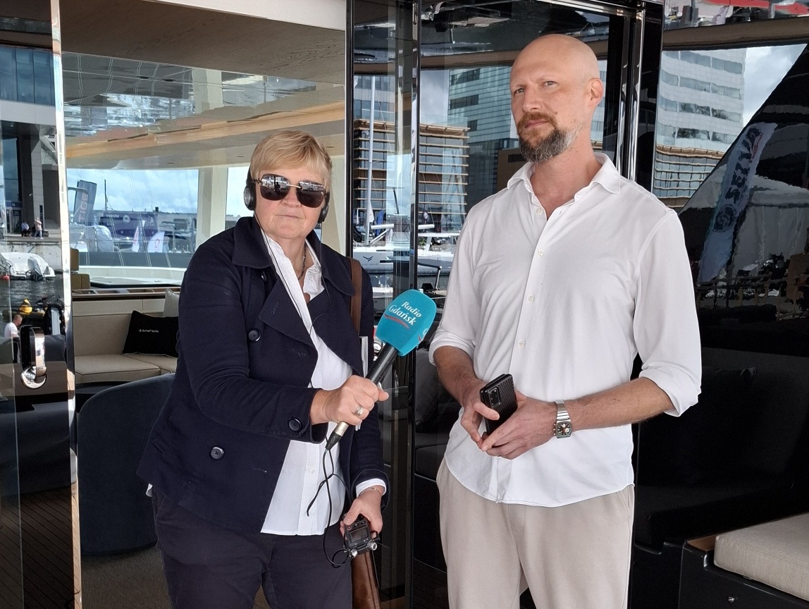 Anna Rębas na pokładzie katamaranu Sunreef 80