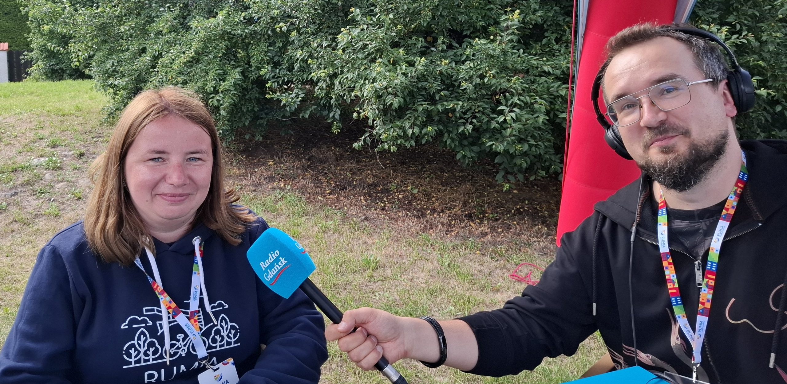 Anna Borys i Filip Jędruch w mobilnym studio na "Letnim Graniu" w Rumi
