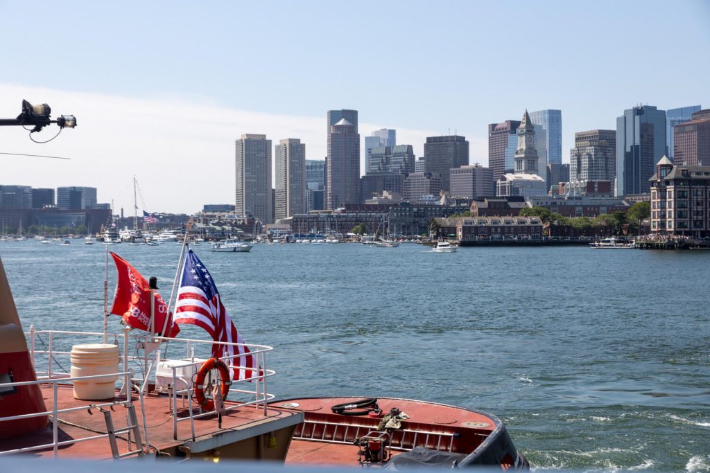 Widok na Boston z pokładu Daru Młodzieży