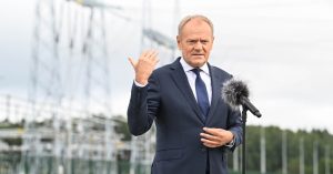 Premier Donald Tusk podczas uroczystego zakończenia budowy „Stacji 400 kV Choczewo”
