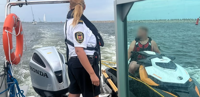 Skuter wodny rozbił się o falochron w Gdańsku