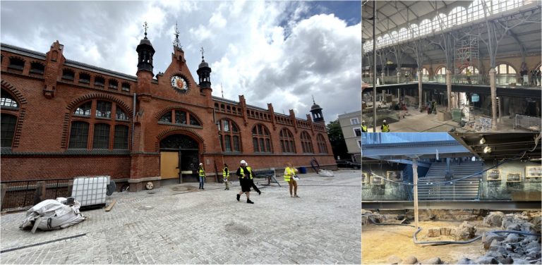 Kolaż trzech zdjęć przedstawiających zabytkową Halę Targową w Gdańsku podczas prac modernizacyjnych. Po lewej stronie widoczna jest zewnętrzna elewacja budynku z czerwonej cegły oraz pracownicy w kamizelkach odblaskowych na placu budowy przed wejściem. W prawym górnym rogu ukazano wnętrze hali z metalowymi konstrukcjami nowych poziomów pod wysokim, przeszklonym dachem. W prawym dolnym rogu widoczny jest fragment historycznych murów i wykopalisk archeologicznych zabezpieczonych pod nowoczesną konstrukcją strop