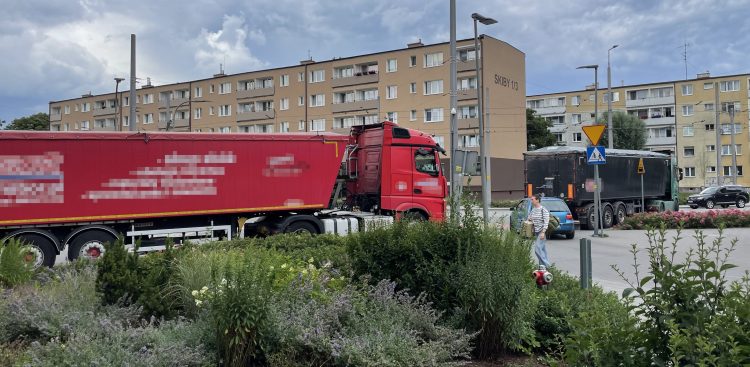 Ciężarówki na gdańskich Stogach
