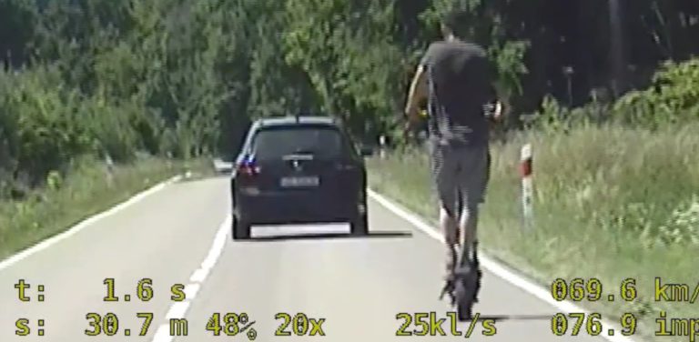 Brawurową jazdę na hulajnodze zarejestrował policyjny wideoradar