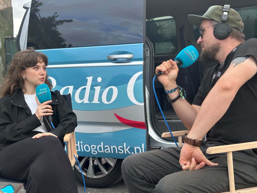 Filip Jędruch przeprowadza wywiad z Kasią Sienkiewicz na Open'erze