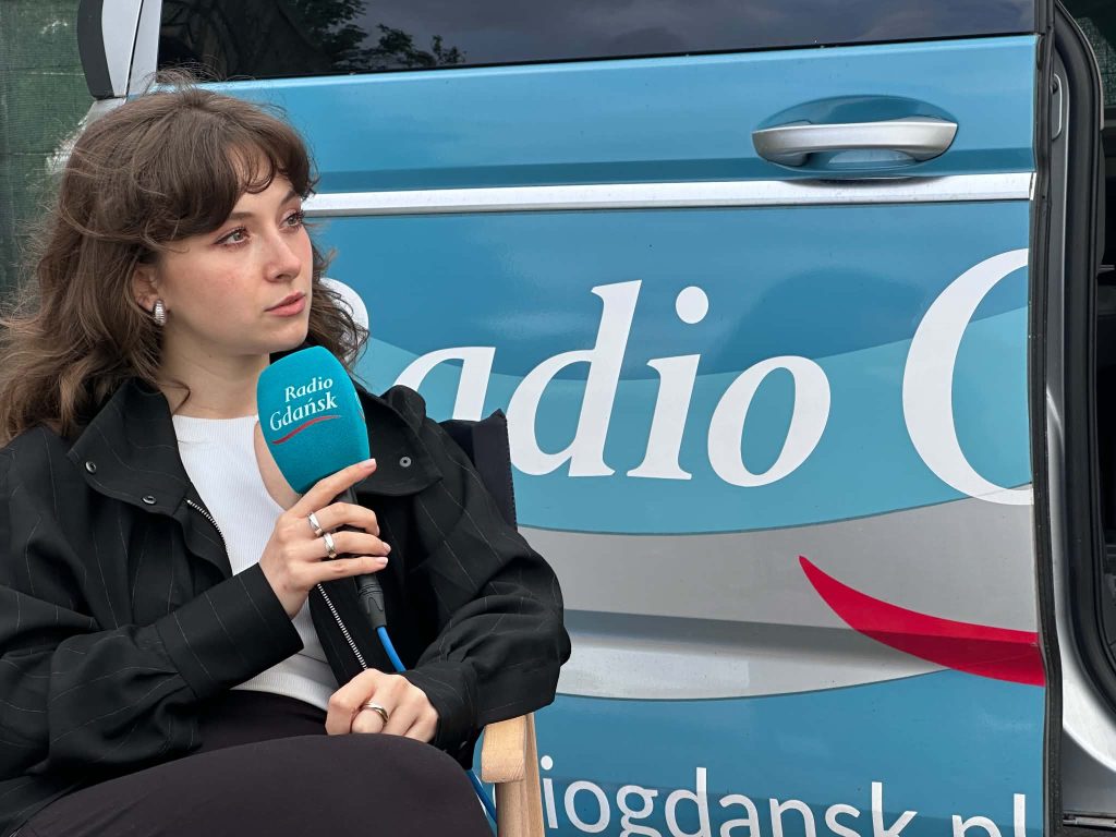 Kasia Sienkiewicz udziela wywiadu dla Radia Gdańsk