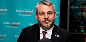 Konrad Niżnik w studiu Radia Gdańsk