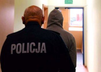 Na zdjęciu widzimy zatrzymanie 17-latka za pobicie 18-latka.