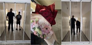 Nowoczesny kwiatomat z rozbitą lub uszkodzoną szybą, w którego gablotach widoczne są bukiety kwiatów