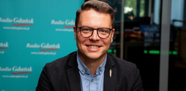 Krzysztof Szymański w studiu Radia Gdańsk