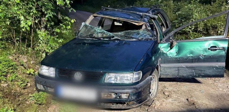 Zniszczony Volkswagen po wypadku w Mściszewicach