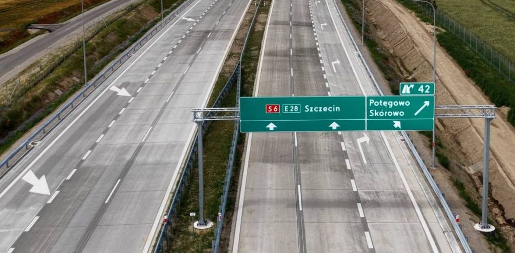 Trasa S6 w stronę Szczecina, widok z drona
