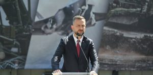 Wicepremier, minister obrony narodowej Władysław Kosiniak-Kamysz podczas konferencji prasowej w siedzibie MON w Warszawie, 14.07.2026 r. (fot. PAP/Marcin Obara)