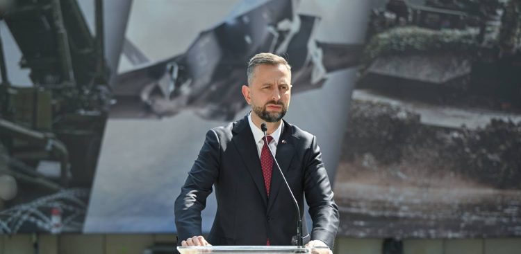 Wicepremier, minister obrony narodowej Władysław Kosiniak-Kamysz podczas konferencji prasowej w siedzibie MON w Warszawie, 14.07.2026 r. (fot. PAP/Marcin Obara)