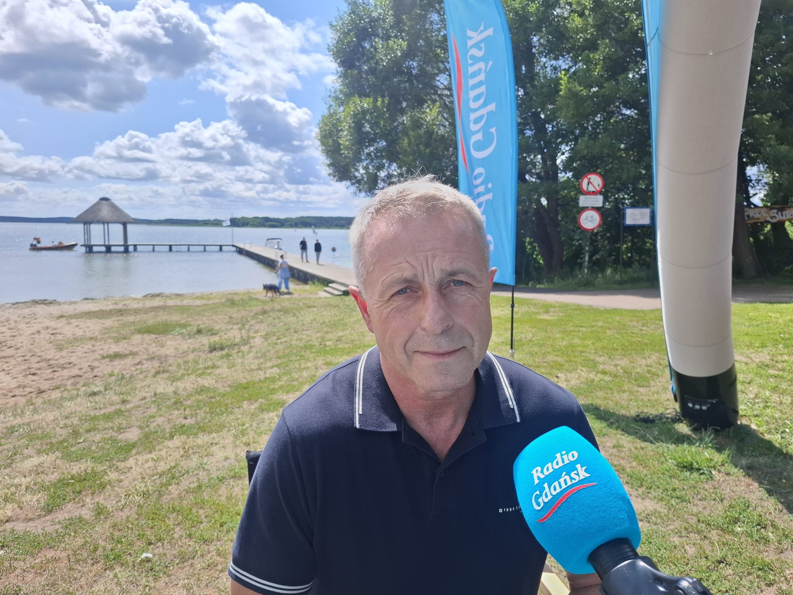 Zbigniew Chrapkowski na plaży w Swornegaciach