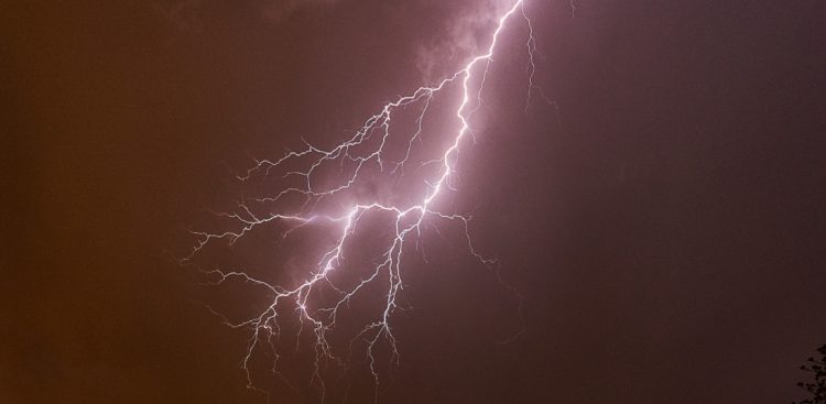 Załamanie pogody na Pomorzu. Prognozowane są gwałtowne burze
