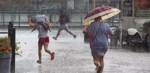 Meteorolodzy przewidują burze, intensywne opady deszczu i upały