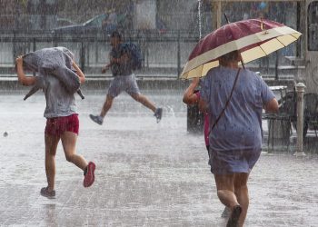 Meteorolodzy przewidują burze, intensywne opady deszczu i upały