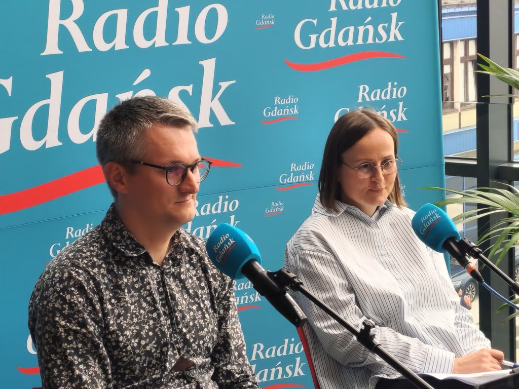 Dr Ł. Podlaszewski i J. Majchrzak z Muzeum Emigracji w Gdyni
