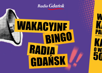 Grafika promocyjna konkursu Radia Gdańsk „Wakacyjne Bingo” na fioletowym tle. Po lewej stronie widoczna jest dłoń trzymająca megafon w stylu retro (z efektem czarno-białego rastra), z którego wydobywają się żółte prostokąty z czarnym napisem: „WAKACYJNE BINGO RADIA GDAŃSK”. Po prawej stronie umieszczono pionowy, żółty panel z czarnym tekstem: „WYGRAJ KARTY PALIWOWE KAŻDA O WARTOŚCI 500 ZŁ”. W górnej części grafiki znajduje się biało-czerwone logo Radia Gdańsk