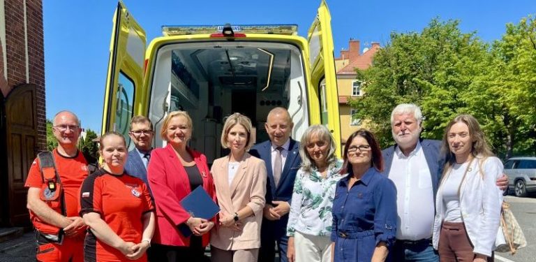 W akcję pomocy w zakupie karetki włączyła się fundacja SięPomaga
