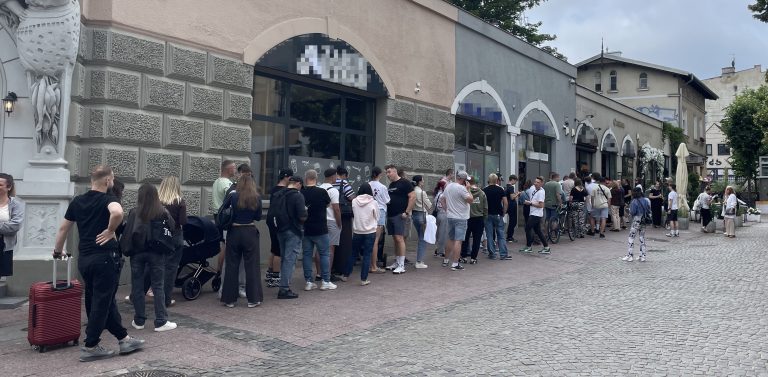 Kolejka po kebab w Sopocie po wizycie Książula